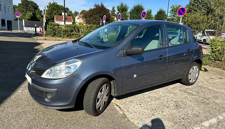 location-RENAULT-Voisins-le-Bretonneux-roadstr