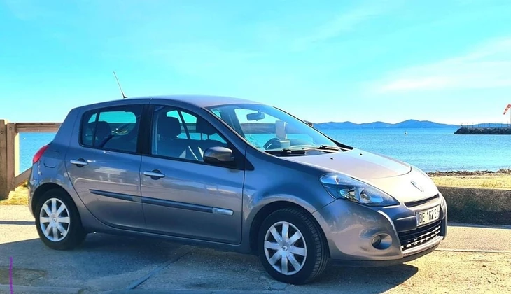location-RENAULT-Hyères-roadstr