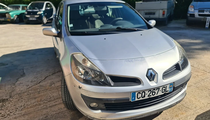 location-RENAULT-Hyères-roadstr