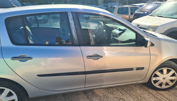 location-RENAULT-Hyères-roadstr