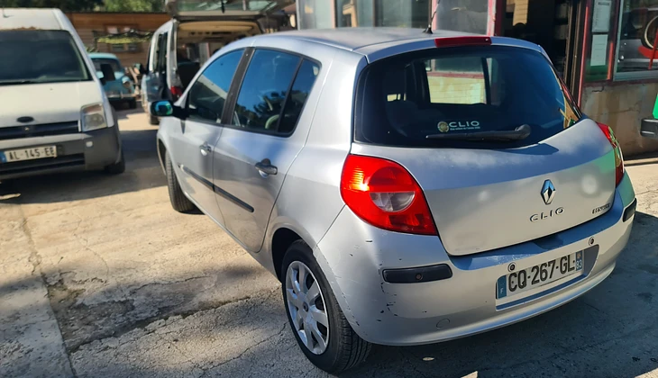 location-RENAULT-Hyères-roadstr