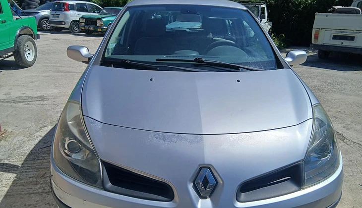 location-RENAULT-Hyères-roadstr
