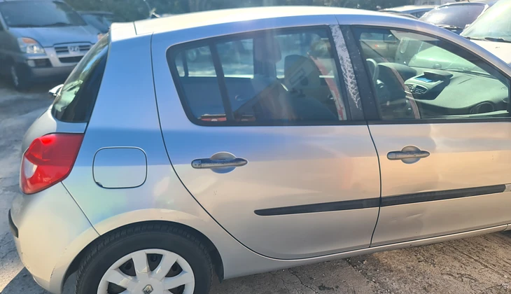 location-RENAULT-Hyères-roadstr
