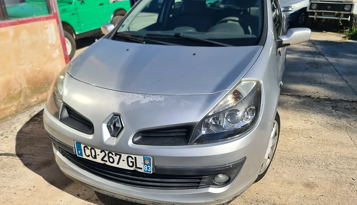 location-RENAULT-Hyères-roadstr