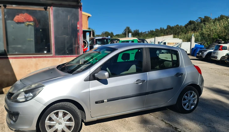 location-RENAULT-Hyères-roadstr