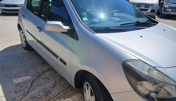 location-RENAULT-Hyères-roadstr