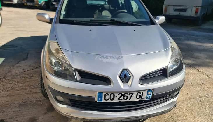 location-RENAULT-Hyères-roadstr