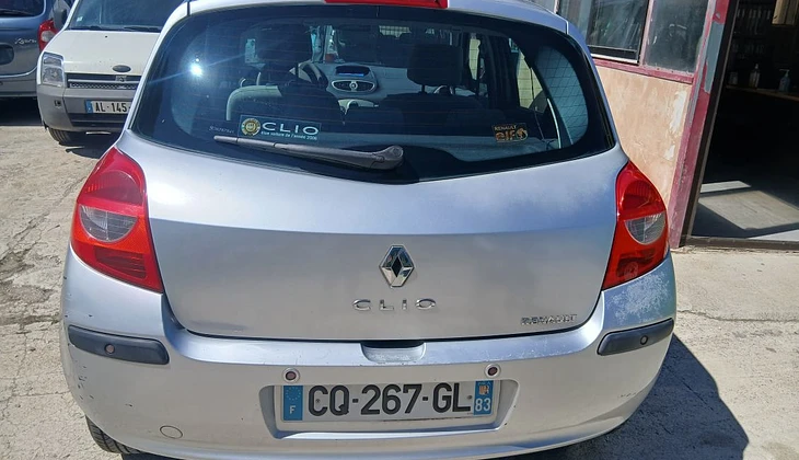 location-RENAULT-Hyères-roadstr