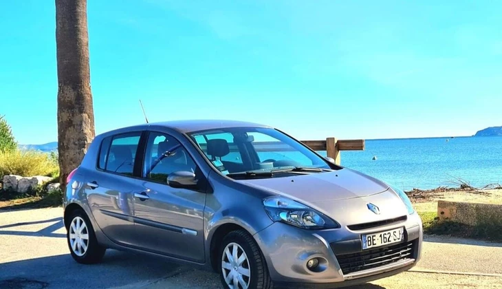 location-RENAULT-Hyères-roadstr