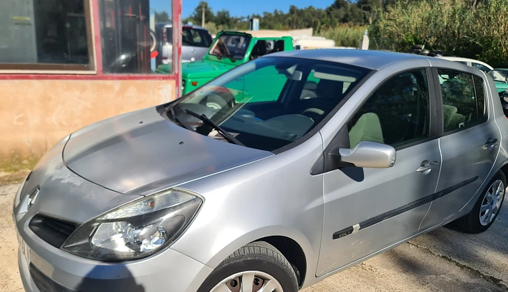 location-RENAULT-Hyères-roadstr