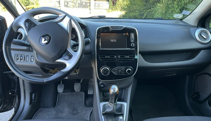 location-RENAULT-Saint-Genix-les-Villages-roadstr