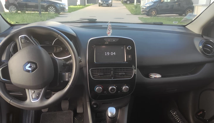 location-RENAULT-Magnanville-roadstr