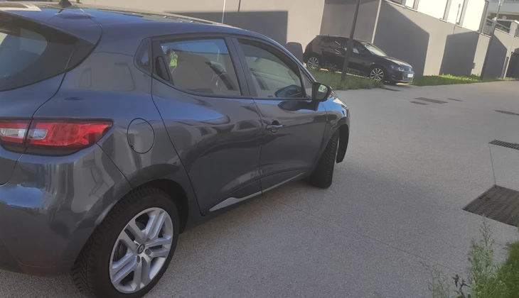 location-RENAULT-Magnanville-roadstr