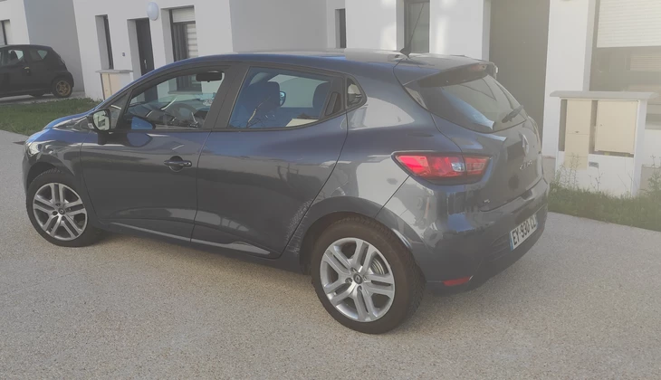 location-RENAULT-Magnanville-roadstr