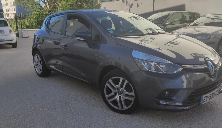 location-RENAULT-Magnanville-roadstr