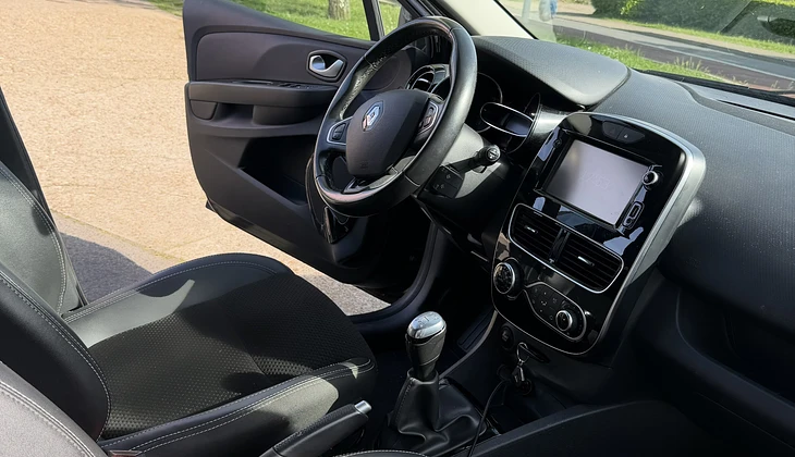 location-RENAULT-Moissy-Cramayel-roadstr