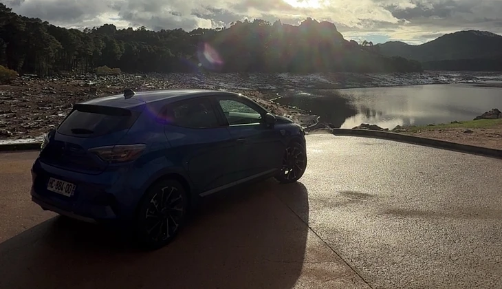location-RENAULT-Porto-Vecchio-roadstr