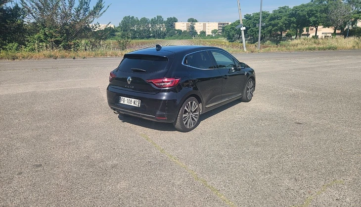 location-RENAULT-Carpentras-roadstr