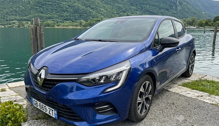 location-RENAULT-Meyzieu-roadstr
