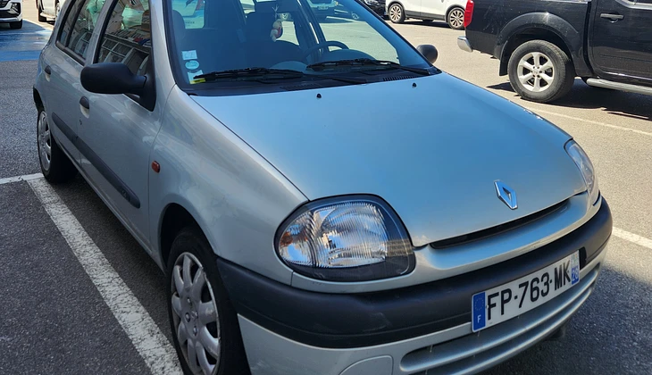 location-RENAULT-Ajaccio-roadstr