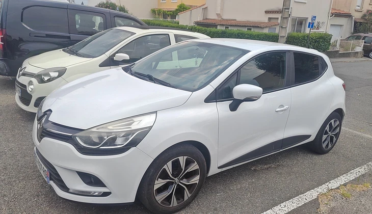 location-RENAULT-Carcassonne-roadstr