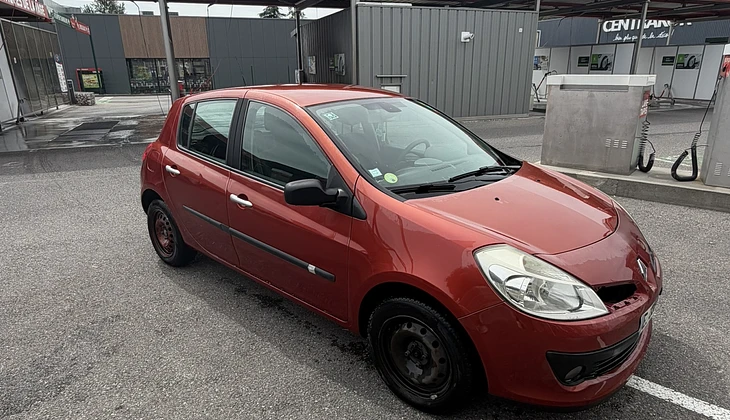 location-RENAULT-Poisy-roadstr