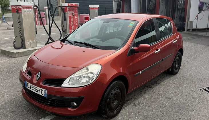 location-RENAULT-Poisy-roadstr