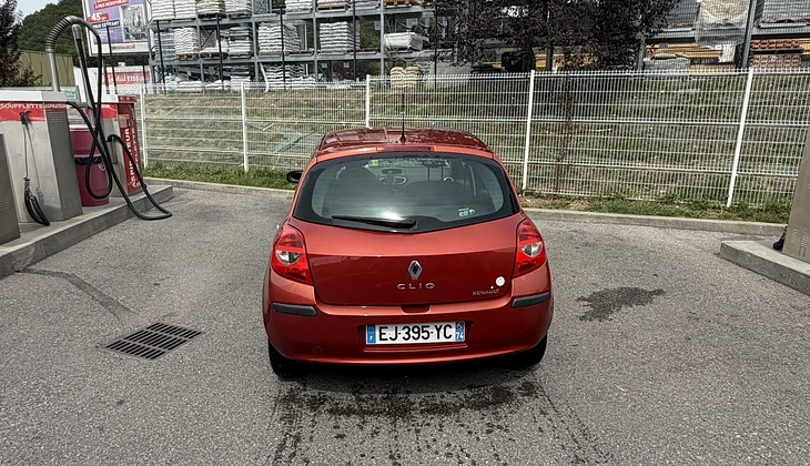 location-RENAULT-Poisy-roadstr