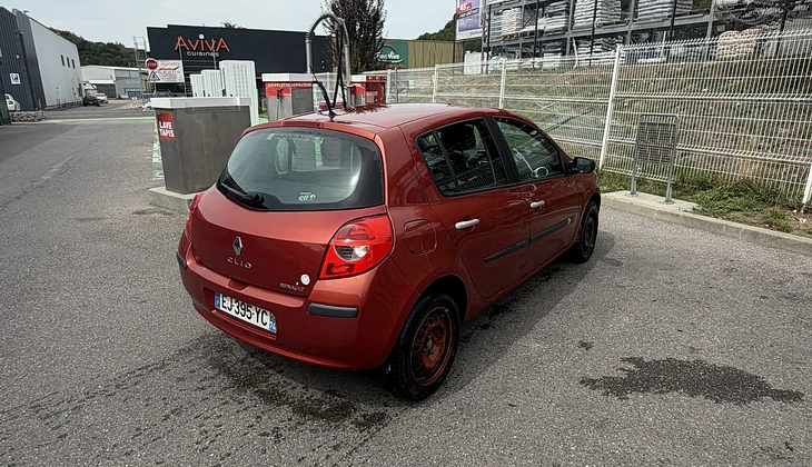 location-RENAULT-Poisy-roadstr