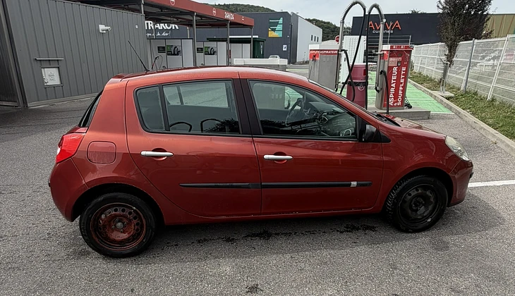 location-RENAULT-Poisy-roadstr