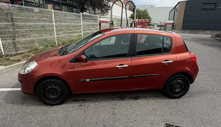 location-RENAULT-Poisy-roadstr