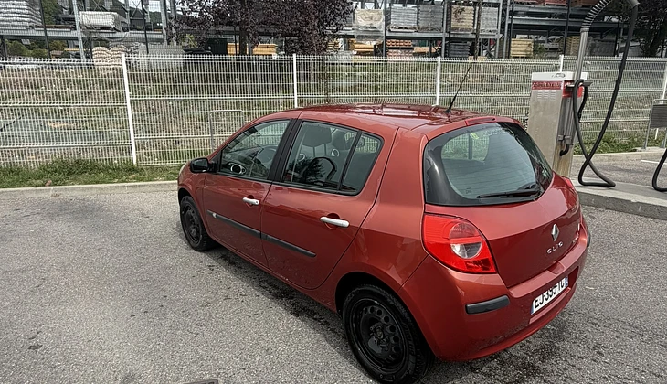 location-RENAULT-Poisy-roadstr