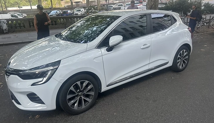 location-RENAULT-Vaulx-en-Velin-roadstr
