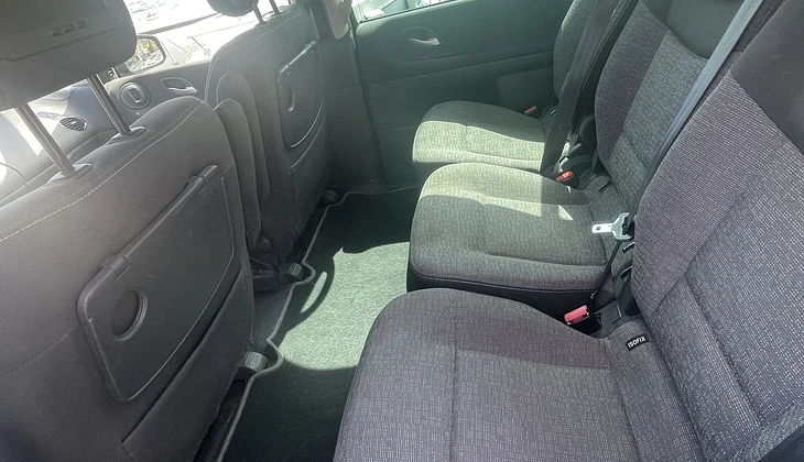 location-RENAULT-La Seyne-sur-Mer-roadstr