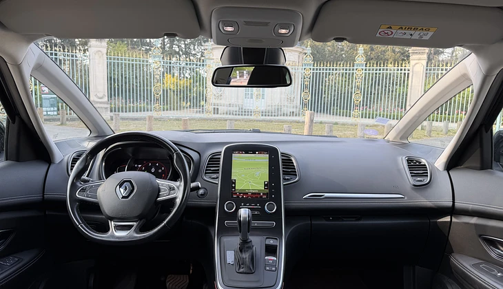 location-RENAULT-Paris-roadstr