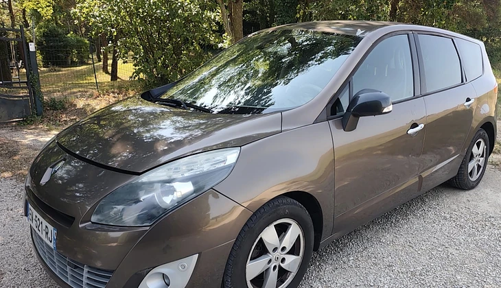 location-RENAULT-Montvendre-roadstr