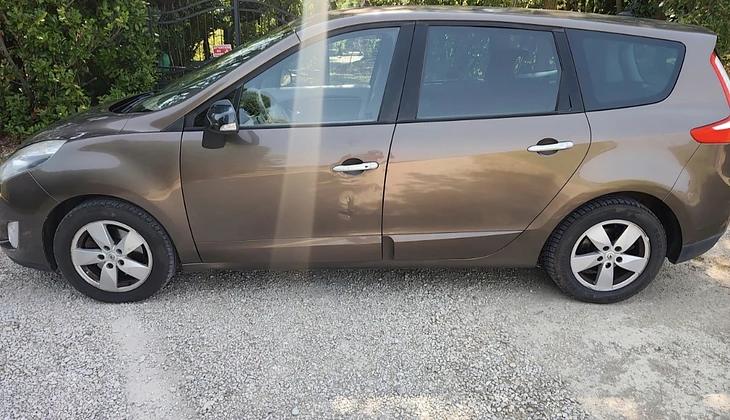 location-RENAULT-Montvendre-roadstr