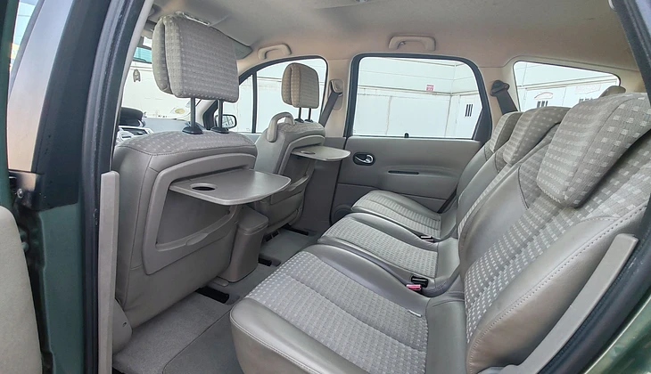 location-RENAULT-Saint-Denis-roadstr