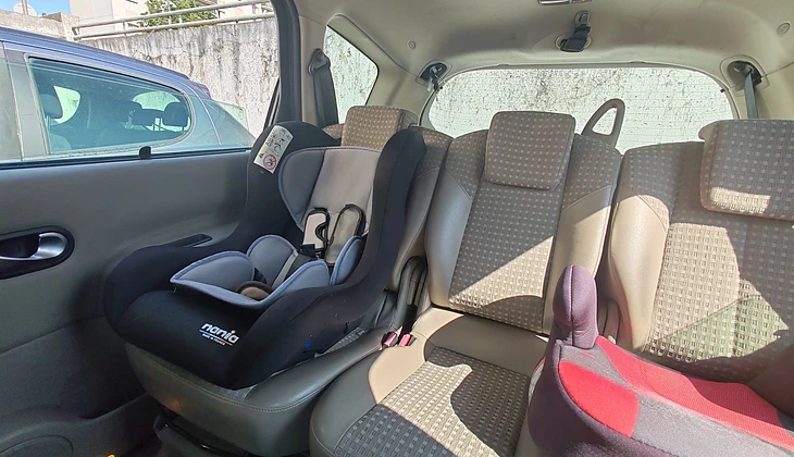 location-RENAULT-Saint-Denis-roadstr