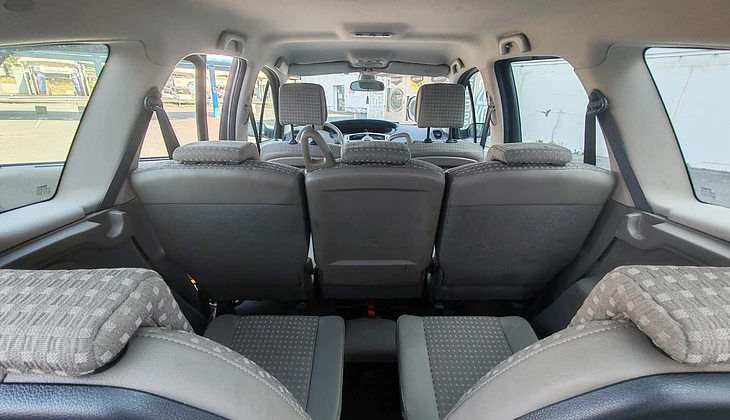 location-RENAULT-Saint-Denis-roadstr