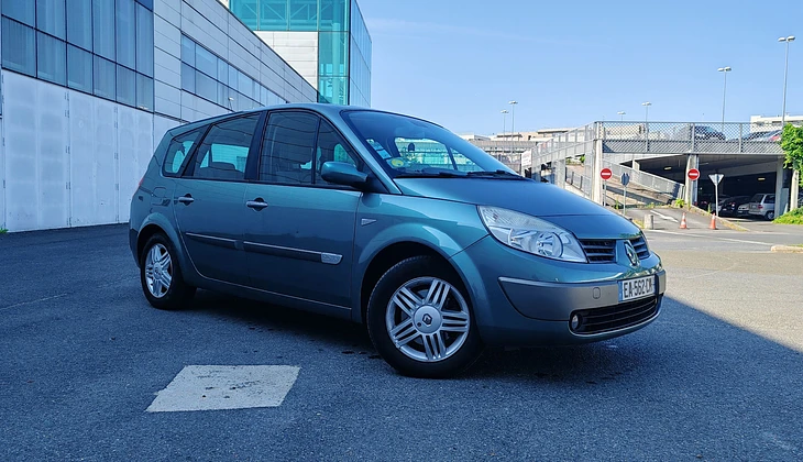location-RENAULT-Saint-Denis-roadstr