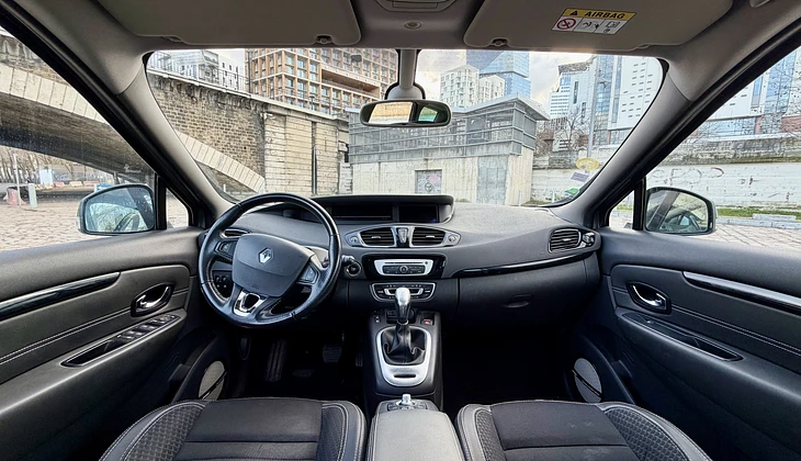 location-RENAULT-Paris-roadstr