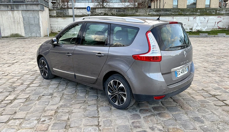 location-RENAULT-Paris-roadstr
