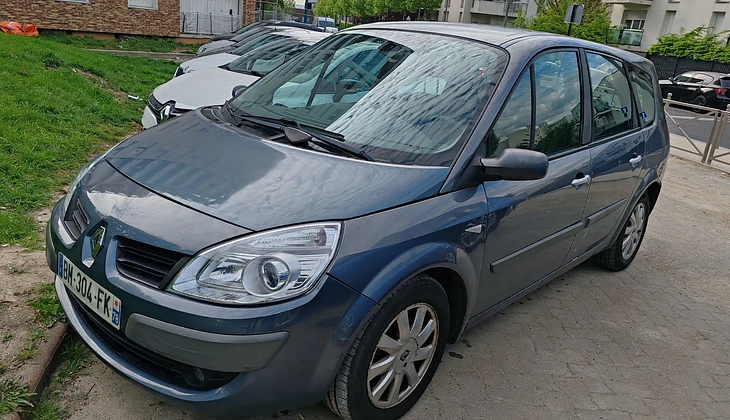 location-RENAULT-Saint-Denis-roadstr