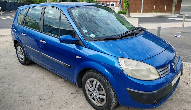 location-RENAULT-Saint-Denis-roadstr