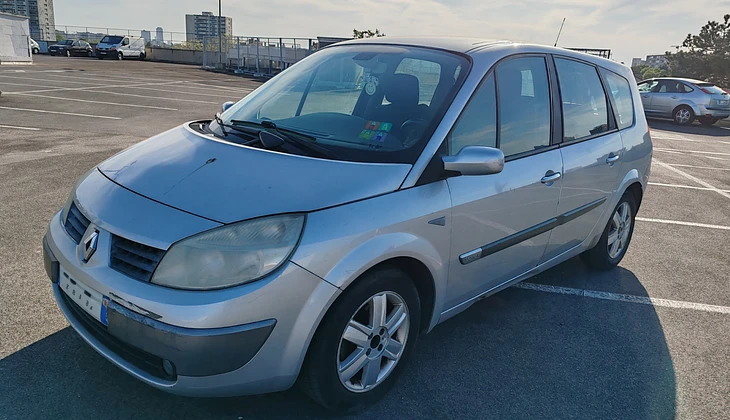location-RENAULT-Saint-Denis-roadstr