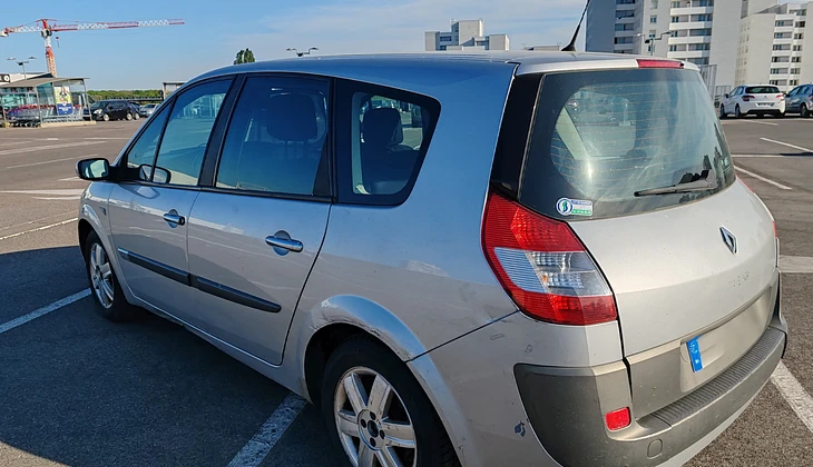 location-RENAULT-Saint-Denis-roadstr