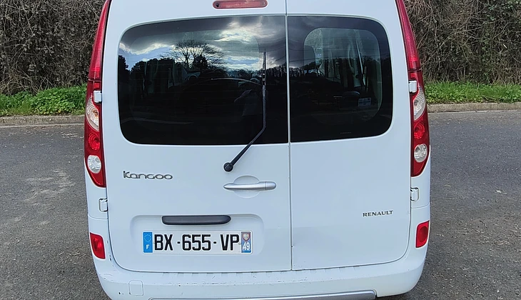 location-RENAULT-Saumur-roadstr
