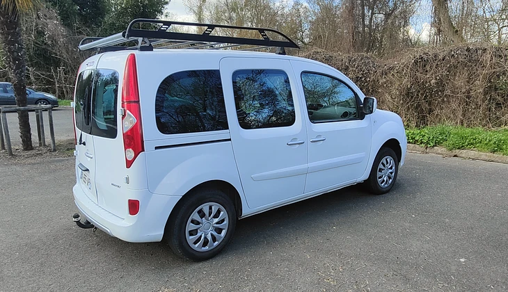 location-RENAULT-Saumur-roadstr