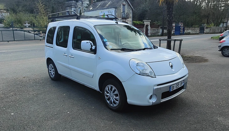 location-RENAULT-Saumur-roadstr